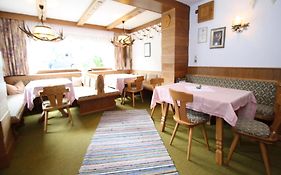Cozy Apartment in Niedernsill with Garden